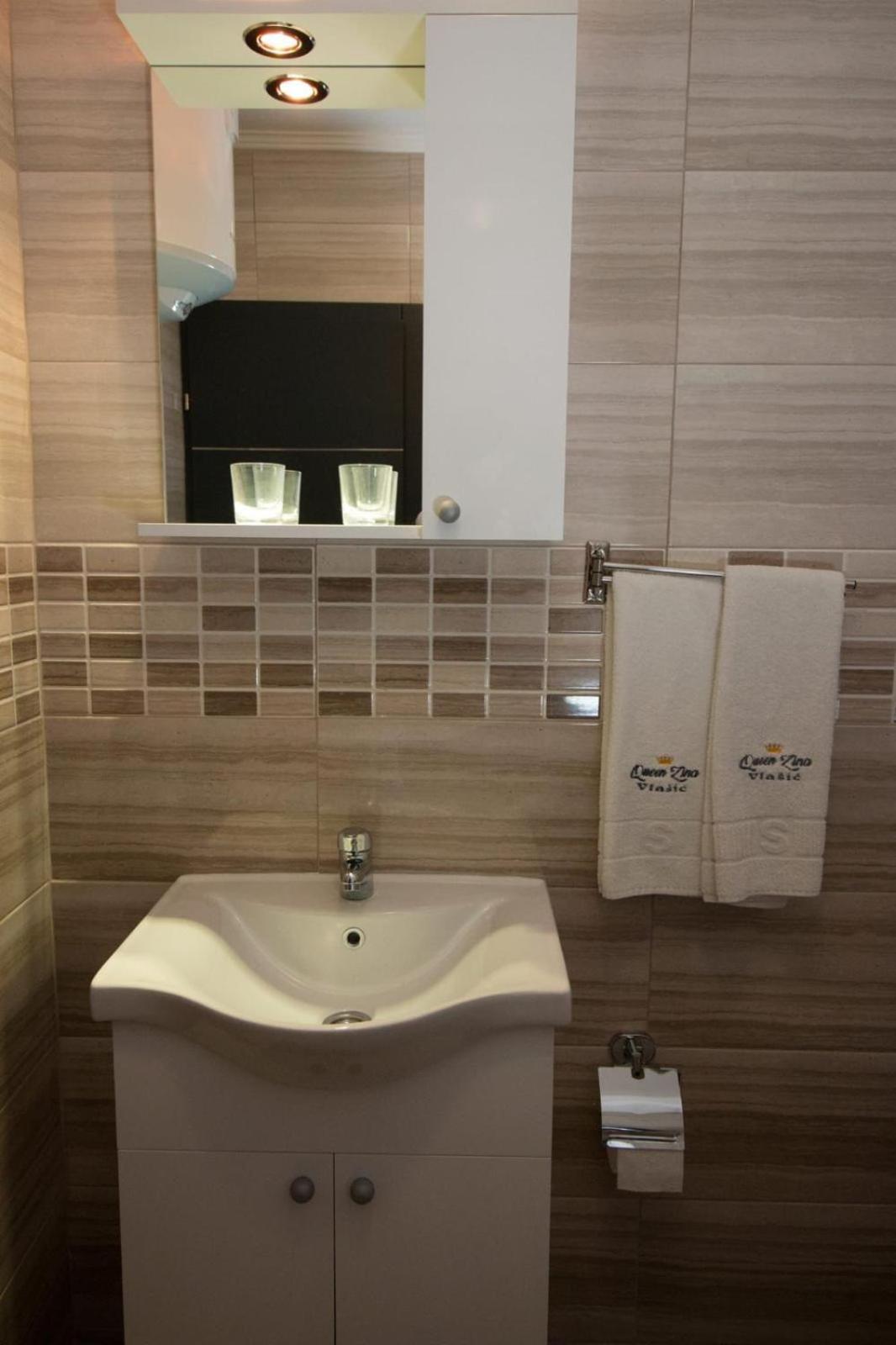 Aparthotel "Queen Zina" Влашич Екстериор снимка