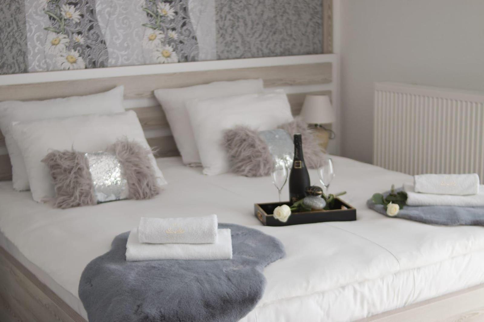 Aparthotel "Queen Zina" Влашич Екстериор снимка