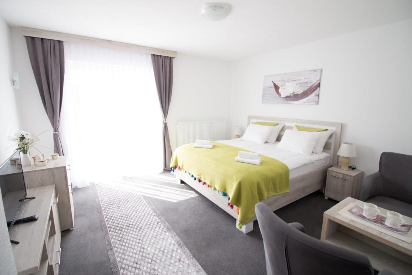 Aparthotel "Queen Zina" Влашич Екстериор снимка