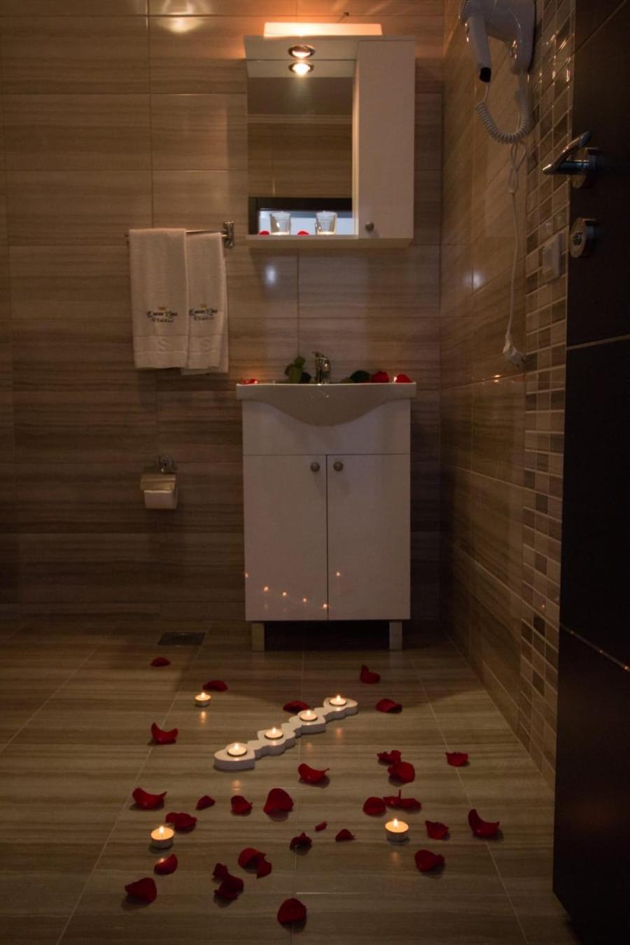 Aparthotel "Queen Zina" Влашич Екстериор снимка